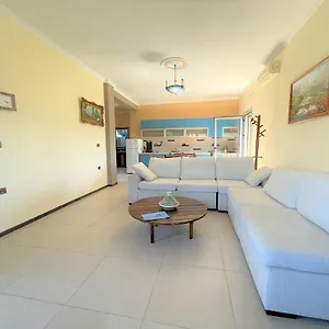 Licenji Appartamento Vlorë